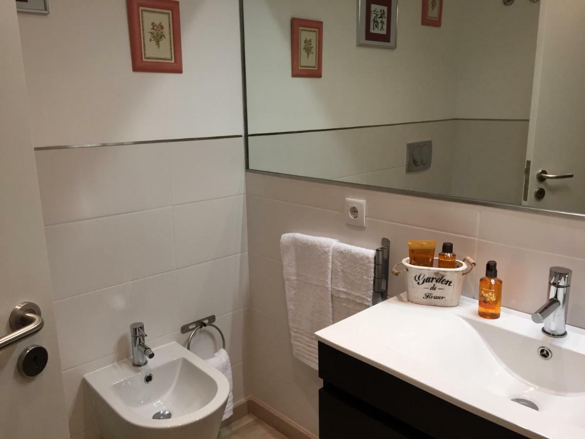 Os Reais - Apt In Front Of The Beach In Centeanes Карвоейро Екстериор снимка